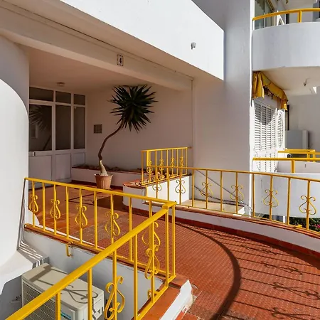 Апартаменты Typical T2 In W/ Balcony By Lovelystay