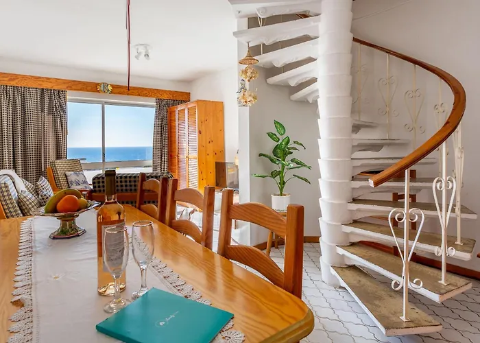 Typical T2 In W/ Balcony By Lovelystay