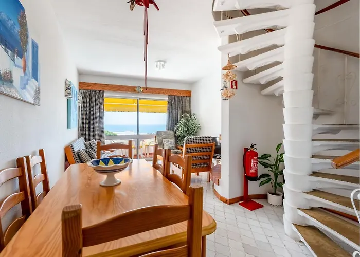Typical T2 In W/ Balcony By Lovelystay *