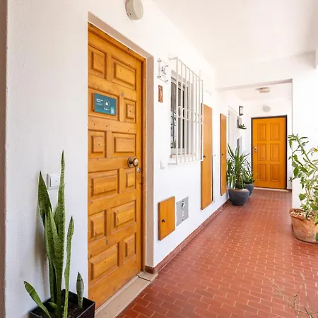 Apartman Typical T2 In W/ Balcony By Lovelystay