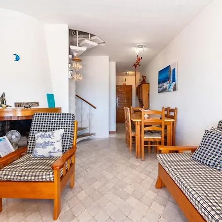 Typical T2 In W/ Balcony By Lovelystay